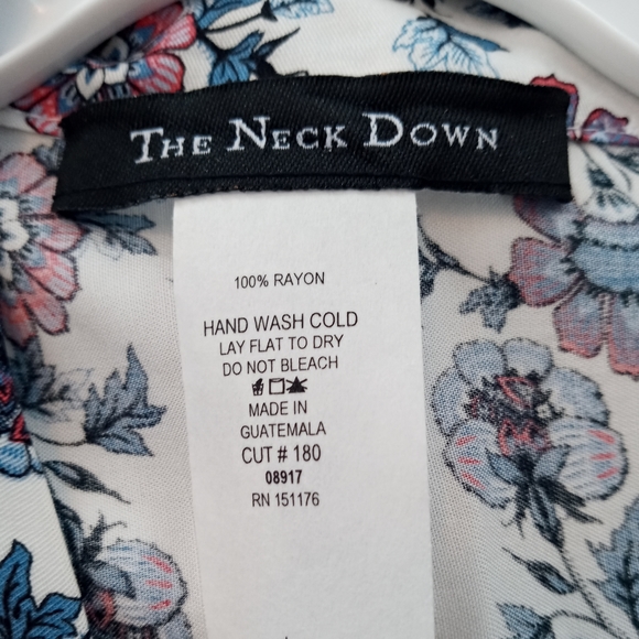 The Neck Down Beautiful Floral Blouse Large - Picture 7 of 9